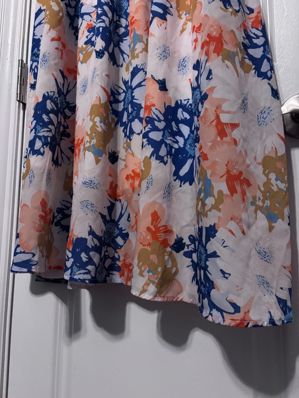 Hanna Nikole Floral V-Neck Midi Dress in White, Blue & Coral 16W - Picture 7 of 12